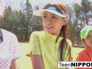 Kauniita aasialaiset teinit tytöt pelata a peliä of kaistale golfia: hd aikuinen elokuva 0e