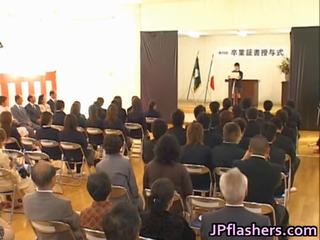 Japonez drăguță în timpul graduation